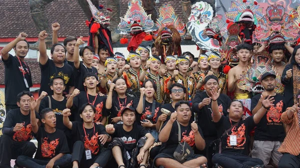 Tanečnice Baronského Tance Barong Jedním Indonéských Tradičních Tanců — Stock fotografie