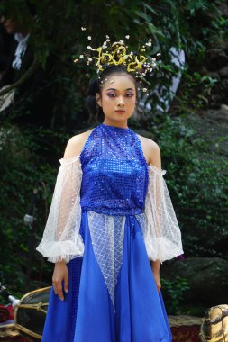 The Theatrical of Babad Kadhiri Jayati (the story of Panji Ande-Ande Lumut) on selomangleng performans sanatı