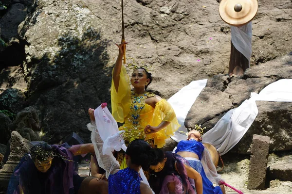 Theatrical Babad Kadhiri Jayati Story Panji Ande Ande Lumut Selomangleng — Stock Photo, Image