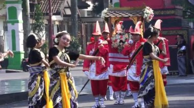 Blitar 'da Grebeg Pancasila. Bu etkinlik Pancasila Günü 'nün yıllık gündemidir.