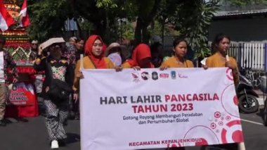 Blitar 'da Grebeg Pancasila. Bu etkinlik Pancasila Günü 'nün yıllık gündemidir.