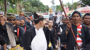 Tumpeng Agung Nusantara Karnavalı, Palah Tapınağı 'nın (Penataran Tapınağı) açılışını kutlamak için düzenlenir.)