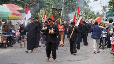 Tumpeng Agung Nusantara Karnavalı, Palah Tapınağı 'nın (Penataran Tapınağı) açılışını kutlamak için düzenlenir.)