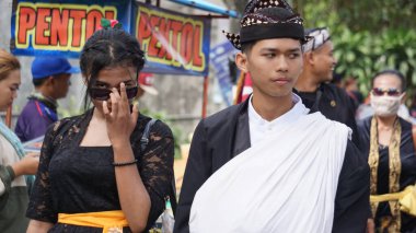 Tumpeng Agung Nusantara Karnavalı, Palah Tapınağı 'nın (Penataran Tapınağı) açılışını kutlamak için düzenlenir.)