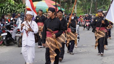 Tumpeng Agung Nusantara Karnavalı, Palah Tapınağı 'nın (Penataran Tapınağı) açılışını kutlamak için düzenlenir.)