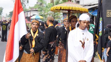 Tumpeng Agung Nusantara Karnavalı, Palah Tapınağı 'nın (Penataran Tapınağı) açılışını kutlamak için düzenlenir.)