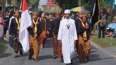 Tumpeng Agung Nusantara Karnavalı, Palah Tapınağı 'nın (Penataran Tapınağı) açılışını kutlamak için düzenlenir.)