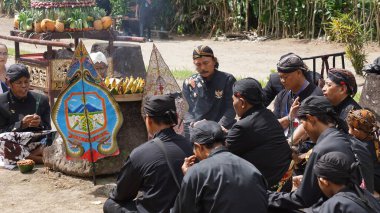 Tumpeng Agung Nusantara Karnavalı, Palah Tapınağı 'nın (Penataran Tapınağı) açılışını kutlamak için düzenlenir.)