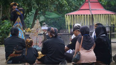 Tumpeng Agung Nusantara Karnavalı, Palah Tapınağı 'nın (Penataran Tapınağı) açılışını kutlamak için düzenlenir.)
