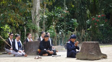 Tumpeng Agung Nusantara Karnavalı, Palah Tapınağı 'nın (Penataran Tapınağı) açılışını kutlamak için düzenlenir.)