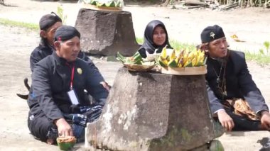 Tumpeng Agung Nusantara Karnavalı, Palah Tapınağı 'nın (Penataran Tapınağı) açılışını kutlamak için düzenlenir.)