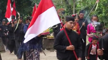 Tumpeng Agung Nusantara Karnavalı, Palah Tapınağı 'nın (Penataran Tapınağı) açılışını kutlamak için düzenlenir.)