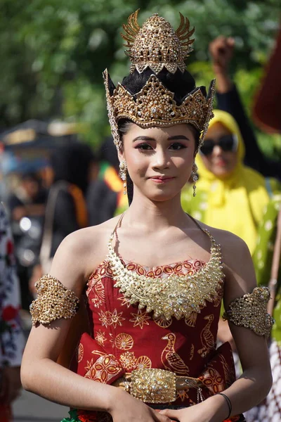 Gyönyörű Fiatal Indonéz Visel Hagyományos Kebaya — Stock Fotó