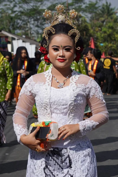Gyönyörű Fiatal Indonéz Visel Hagyományos Kebaya — Stock Fotó