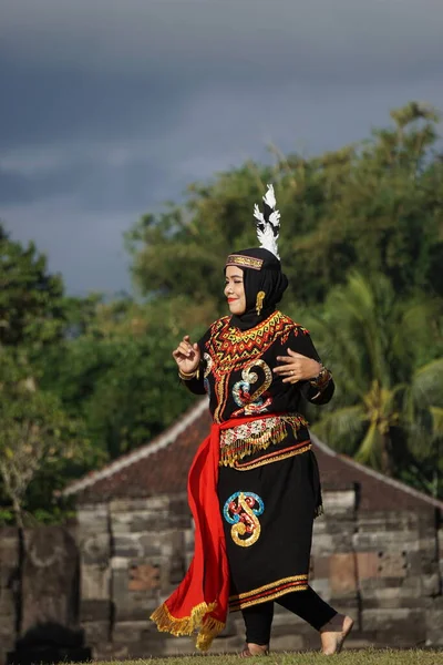 Endonezyalı Burung Nuri Papağan Dansı Yapıyor Dans Batı Borneo Dan — Stok fotoğraf