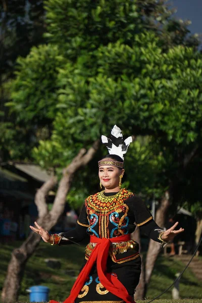 Indonezyjski Taniec Burung Nuri Papuga Ten Taniec Pochodzi Zachodniego Borneo — Zdjęcie stockowe
