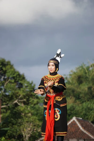 Danza Indonesia Interpretando Burung Nuri Loro Este Baile Viene West — Foto de Stock