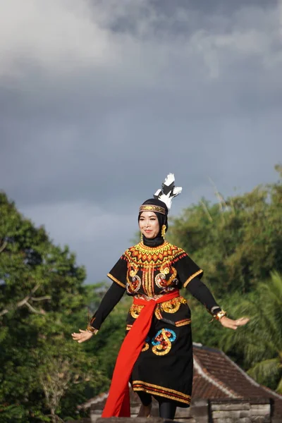 Indonezyjski Taniec Burung Nuri Papuga Ten Taniec Pochodzi Zachodniego Borneo — Zdjęcie stockowe