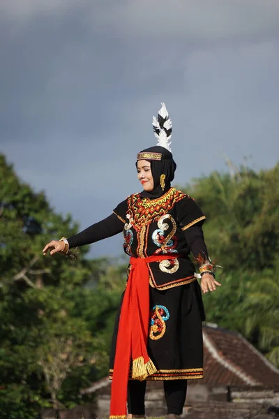 Indonéský Tanec Burung Nuri Papoušek Tenhle Tanec Pochází Západního Bornea — Stock fotografie