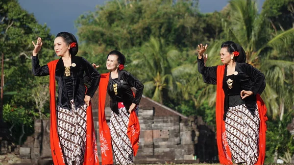 Indonesier Führen Gambyong Tanz Auf Dieser Tanz Stammt Aus Zentraljava — Stockfoto