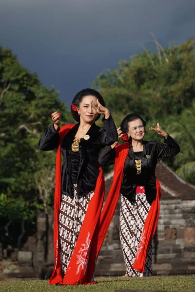 인도네시아에서는 색슨족 자바에서 춤이다 공연을 공연되거나 손님을 환영하기 — 스톡 사진
