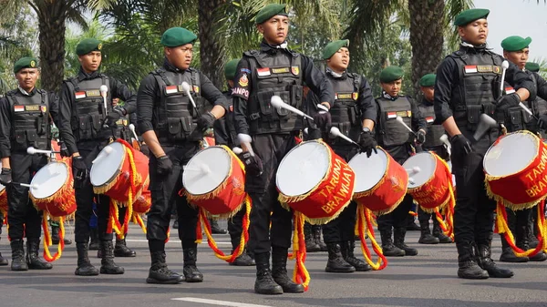 Sma Taruna Brawijaya Menampilkan Drum Band Untuk Merayakan Pemilihan Karnaval — Stok Foto