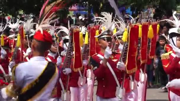Taruna Brawijaya High School Secundaria Realiza Banda Tambores Para Celebrar — Vídeo de stock