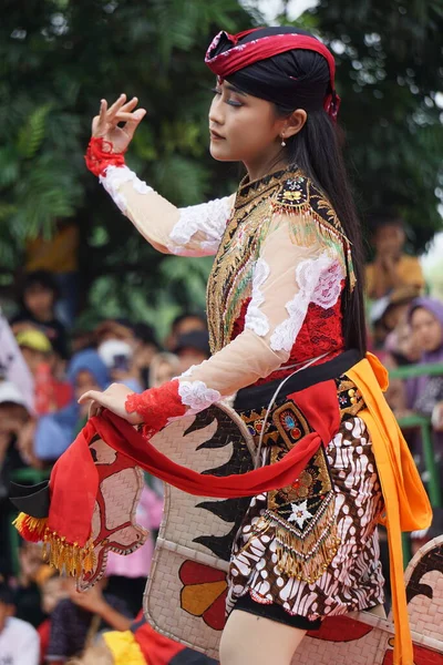 Jathil或Jathilan舞蹈 这种舞蹈是Reog Ponorogo舞蹈的一部分 — 图库照片