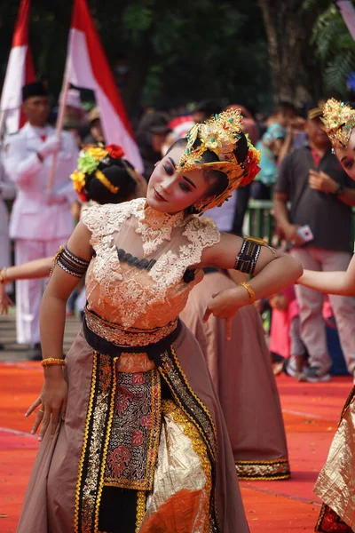 Klenting Sumanding Dance Hasonlít Kediri Lányok Gyűjteményéhez Udvariasságukhoz Barátságosságukhoz Másokkal — Stock Fotó