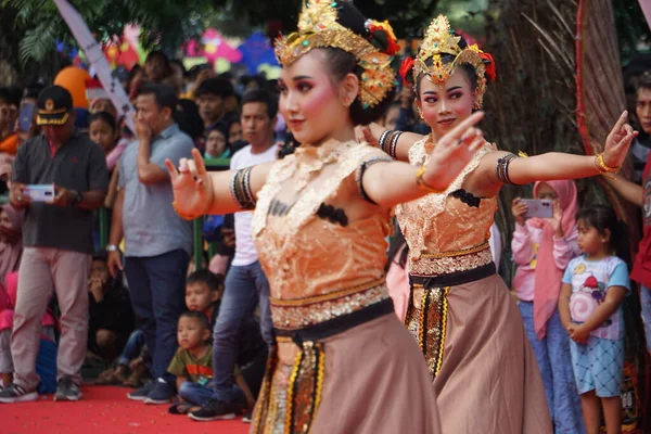 Klenting Sumanding Χορός Μοιάζει Μια Συλλογή Από Kediri Κορίτσια Ευγένεια — Φωτογραφία Αρχείου