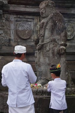 Wedar Hayuning Penataran geçit töreni. Bu tören, Endonezya 'ya güvenlik sağlanması amacıyla Hindular tarafından düzenlenir.