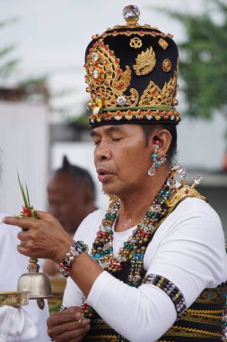 Wedar Hayuning Penataran geçit töreni. Bu tören, Endonezya 'ya güvenlik sağlanması amacıyla Hindular tarafından düzenlenir.