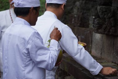 Wedar Hayuning Penataran geçit töreni. Bu tören, Endonezya 'ya güvenlik sağlanması amacıyla Hindular tarafından düzenlenir.
