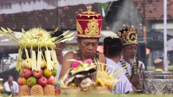 Шествие Ведара Хайунинга Пенатарана Церемония Проводится Индусы Целью Индонезия Получила — стоковое видео