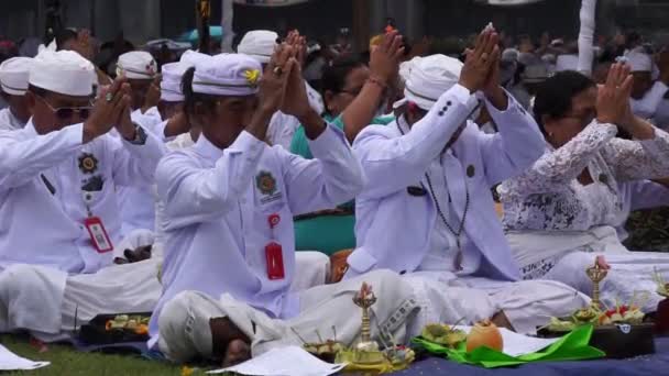 Procissão Wedar Hayuning Penataran Esta Cerimônia Realizada Por Hindus Com — Vídeo de Stock