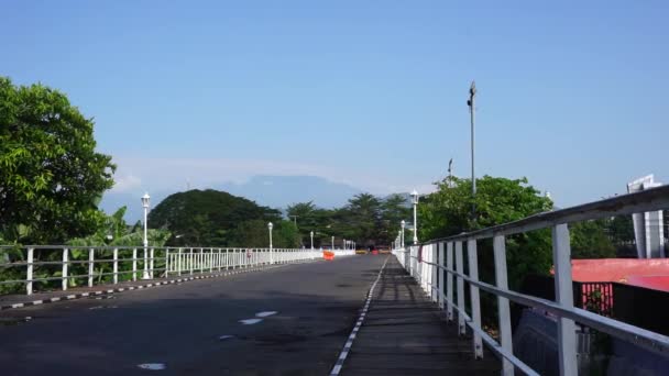Jembatan Brug Den Bartas Kediri Мост Является Старейшим Подвесной Мост — стоковое видео