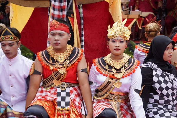 来自巴厘岛的Makepung Loloan舞 这种舞蹈被用作一种受欢迎的舞蹈 — 图库照片