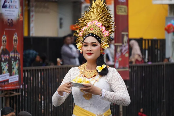 Uma Bela Mulher Com Pano Tradicional Bali Ben Carnival — Fotografia de Stock