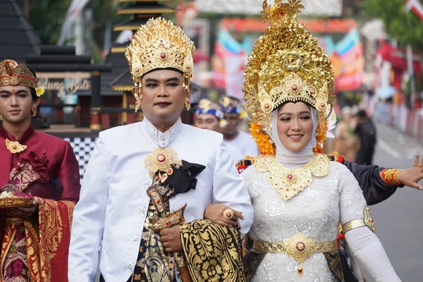 Indonesio Con Traje Tradicional Balinés Carnaval Ben —  Fotos de Stock