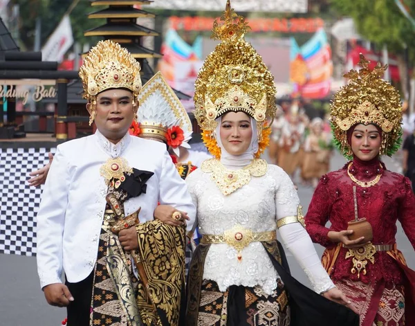 Indonesisch Met Balinees Traditioneel Kostuum Ben Carnaval — Stockfoto