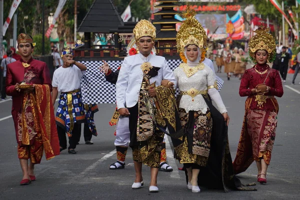 Indonésio Com Traje Tradicional Balinês Ben Carnival — Fotografia de Stock