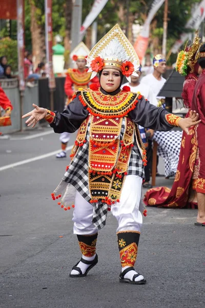 巴厘岛Ben狂欢节上的Baris Dadap舞曲这种舞蹈是一种驱邪的神圣舞蹈 — 图库照片