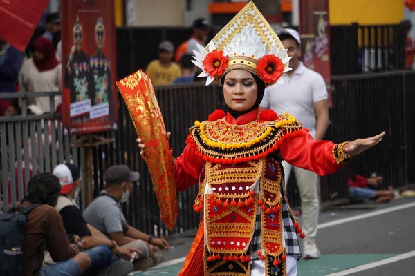 巴厘岛Ben狂欢节上的Baris Dadap舞曲这种舞蹈是一种驱邪的神圣舞蹈 — 图库照片