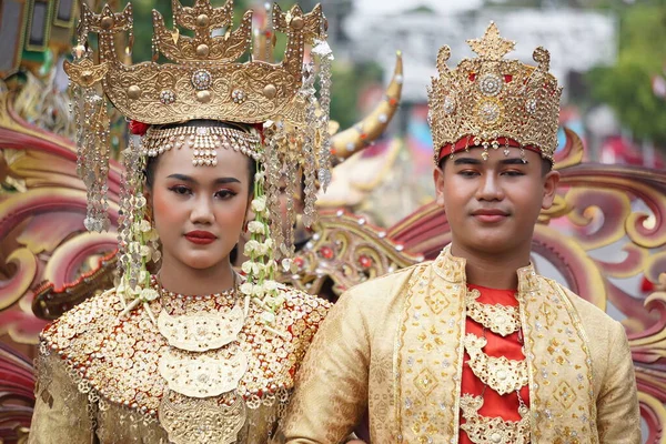 Ein Paar Mit Einem Brautkleid Aus Banten — Stockfoto