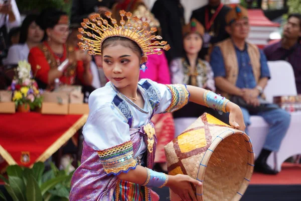 Pan Meu Unen Tančí Bengkulu Tento Tanec Symbolizuje Vzájemnou Spolupráci — Stock fotografie