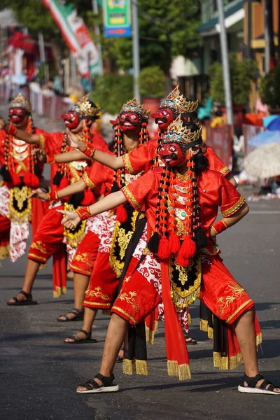 西爪哇的Topeng舞或Beksan Topeng舞 独舞是一种舞者戴面具的舞蹈 — 图库照片