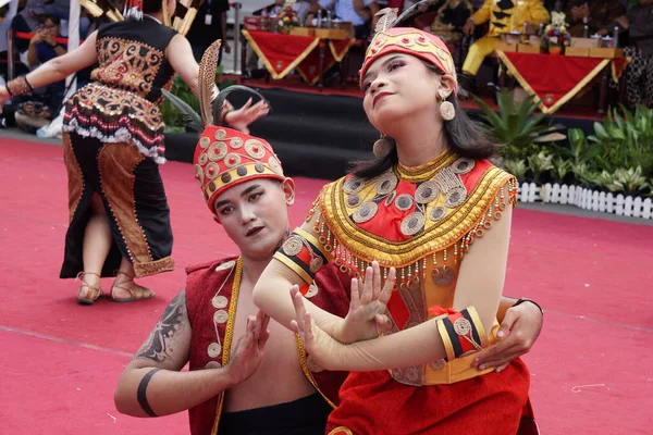 Танец Руаи Западного Калимантана Карнавале Ben Танец Рассказывает Легенде Младшей — стоковое фото