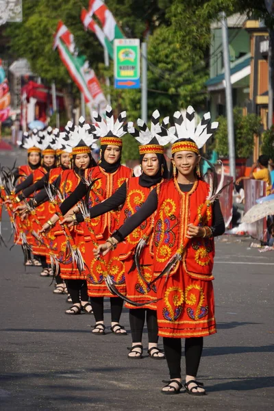 Giring Giring Tanssi Keski Kalimantan Tämä Tanssi Ilmaisee Dayakin Kansan — kuvapankkivalokuva