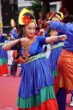Bangka Belitung 'dan Campak Dansı. Bu dans oradaki gencin neşesini gösteriyor.