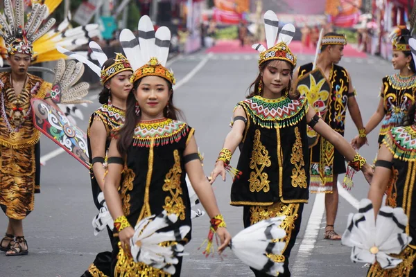 Burung Isit Χορός Από Βόρειο Kalimantan Βόρνεο Στο Ben Καρναβάλι — Φωτογραφία Αρχείου